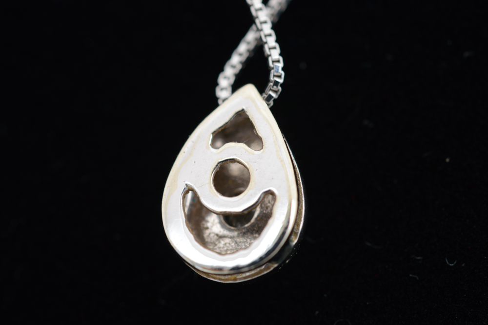 18K White Gold Diamond Pendant Necklace