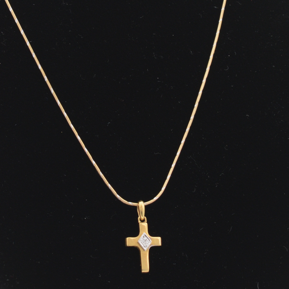 18K Yellow Gold Diamond Cross Pendant Necklace