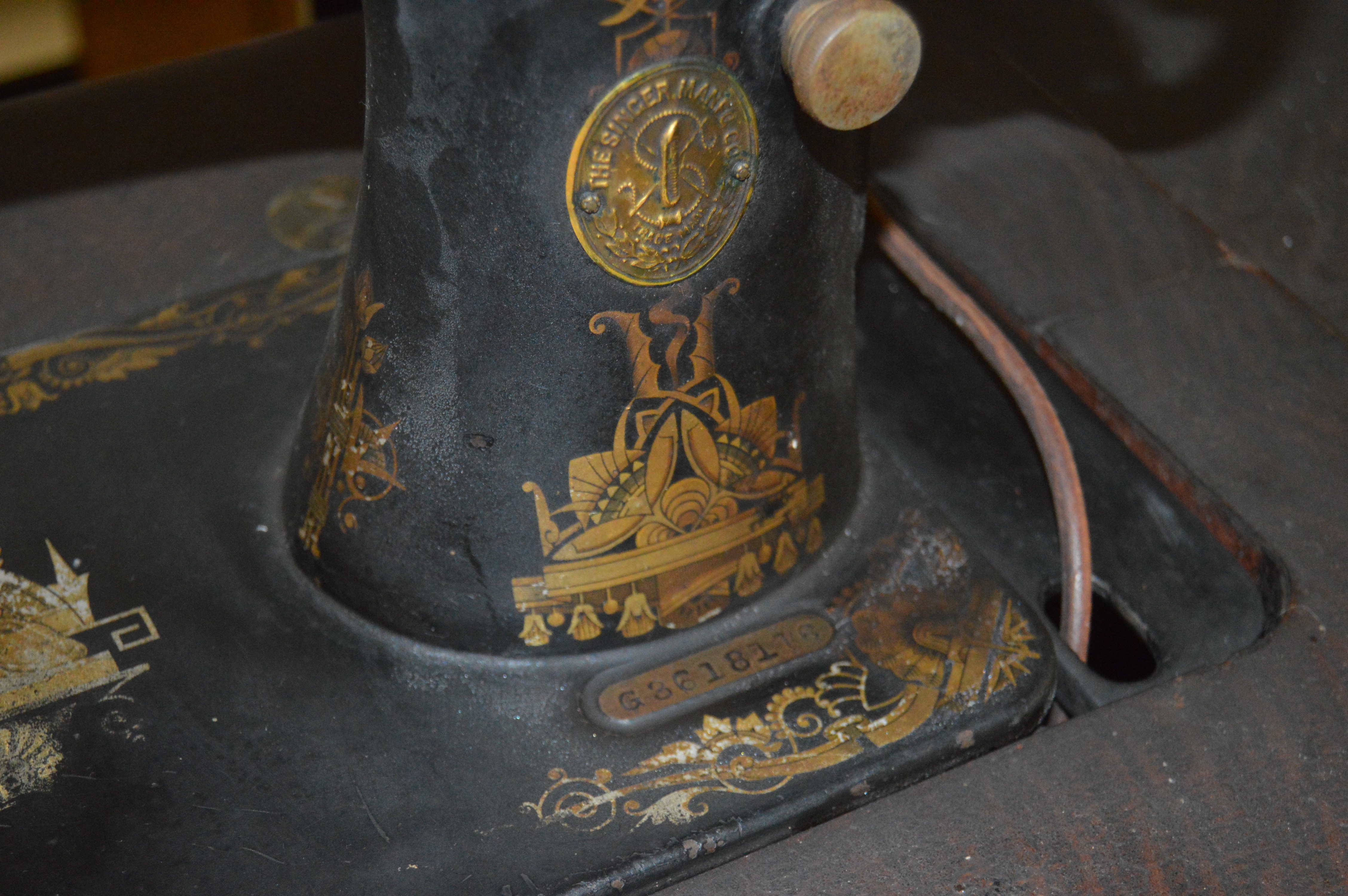 Antique Singer Sewing Machine and Table, Circa 1914