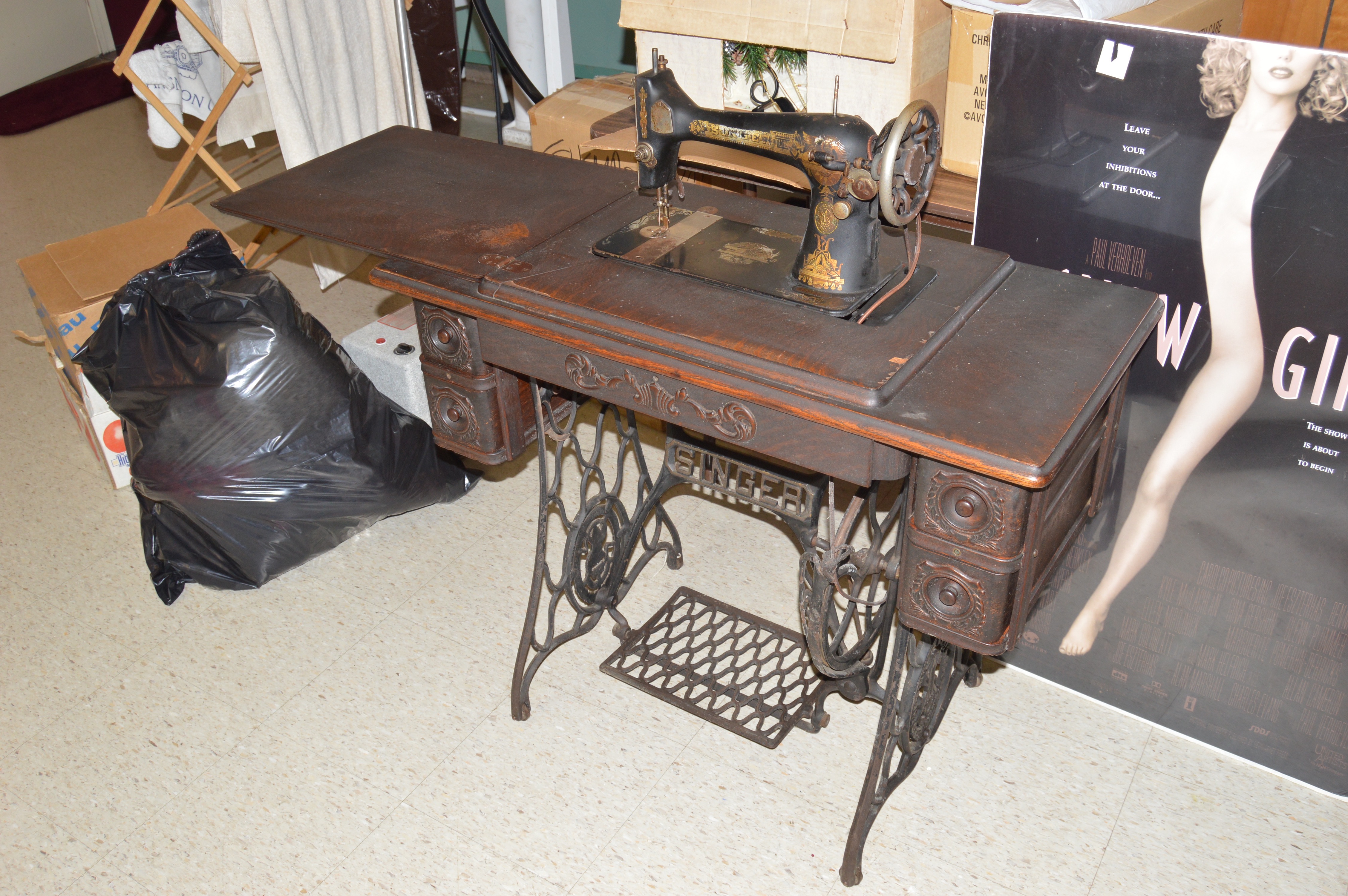 Antique Singer Sewing Machine and Table, Circa 1914