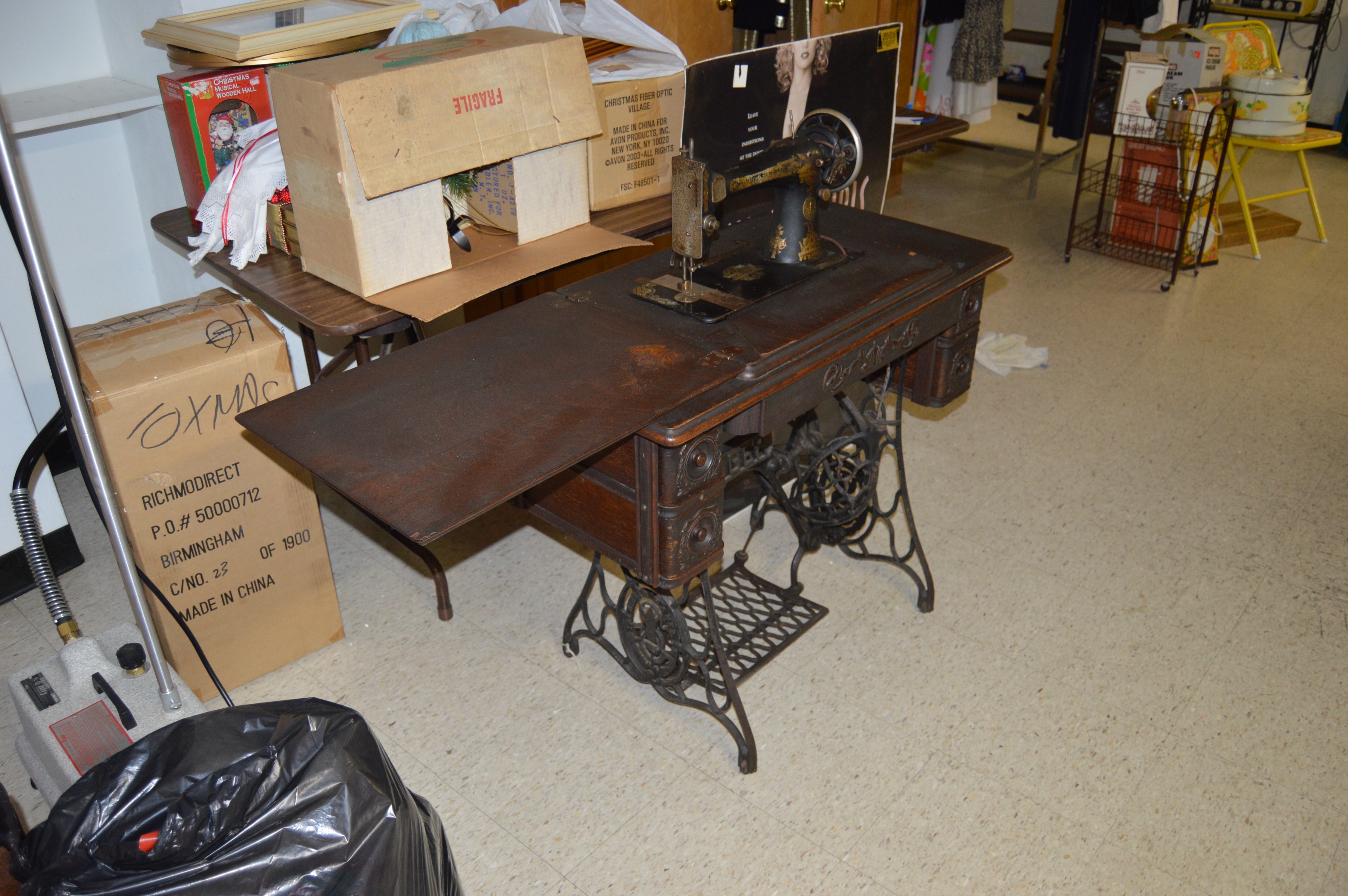 Antique Singer Sewing Machine and Table, Circa 1914