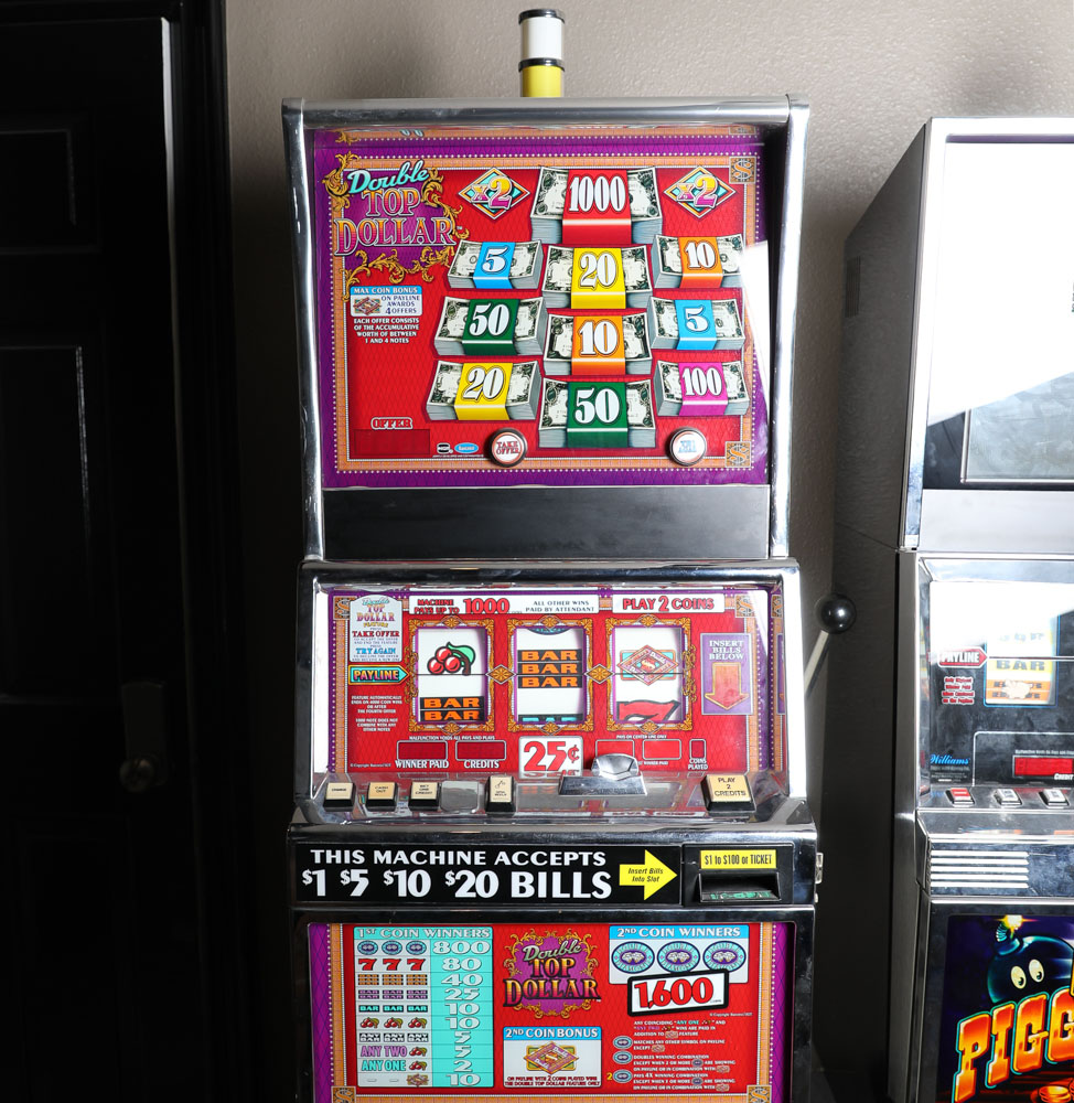 "Double Top Dollar" Slot Machine