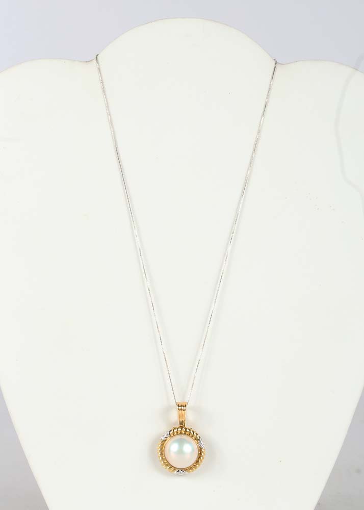 14K Yellow Gold Mabé Pearl and Diamond Pendant Neckalce
