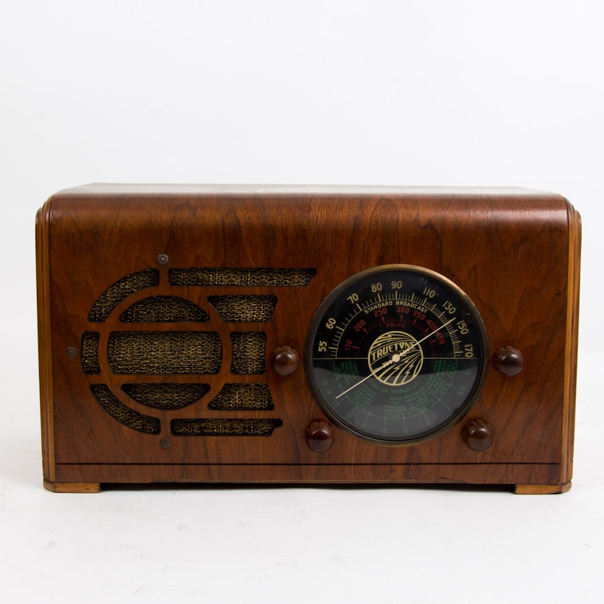 Vintage 1936 Truetone Tube Radio