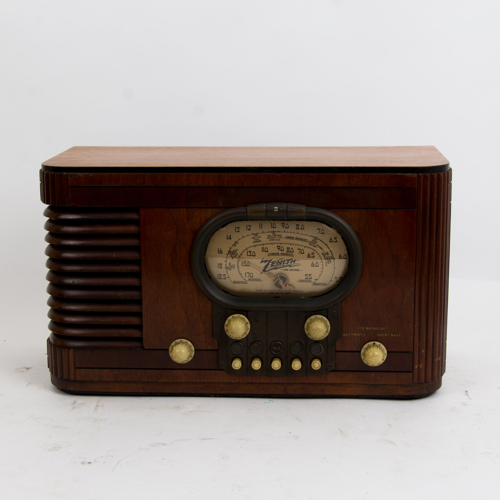 Vintage 1939 Zenith Radio