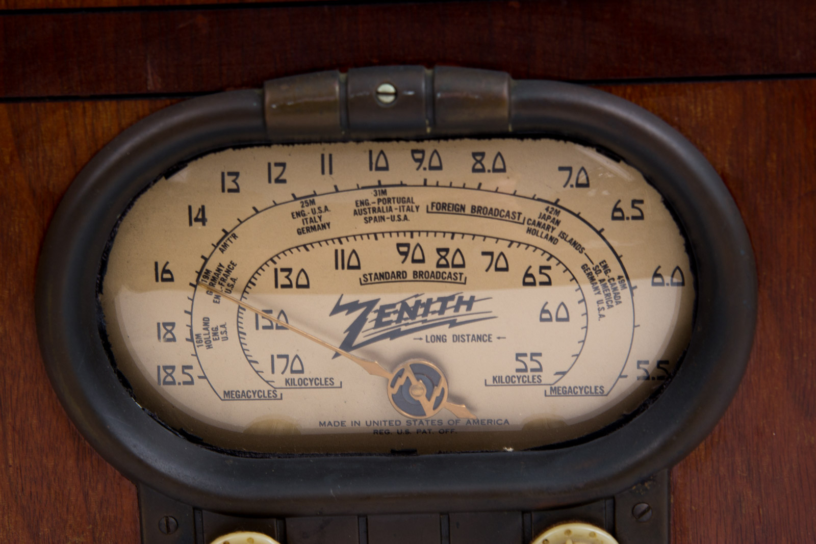 Vintage 1939 Zenith Radio