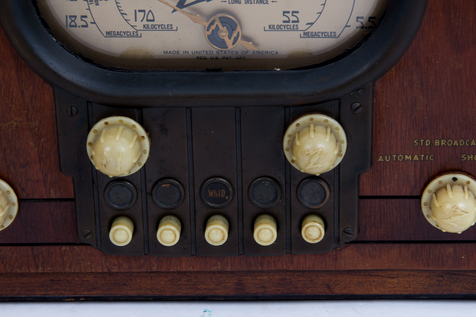 Vintage 1939 Zenith Radio