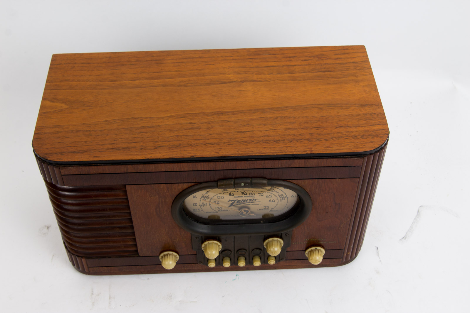 Vintage 1939 Zenith Radio