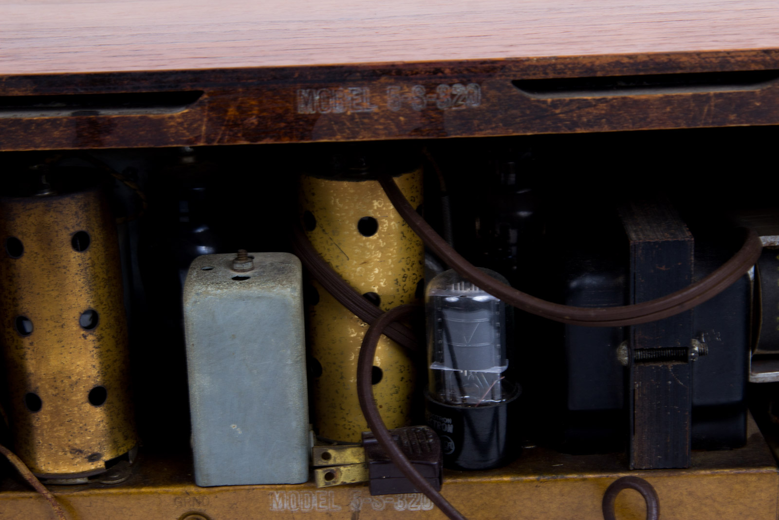 Vintage 1939 Zenith Radio