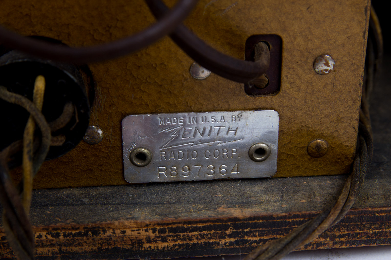 Vintage 1939 Zenith Radio