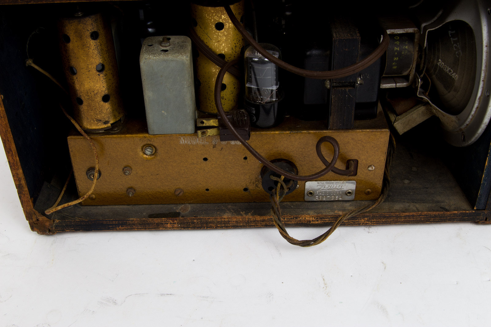 Vintage 1939 Zenith Radio