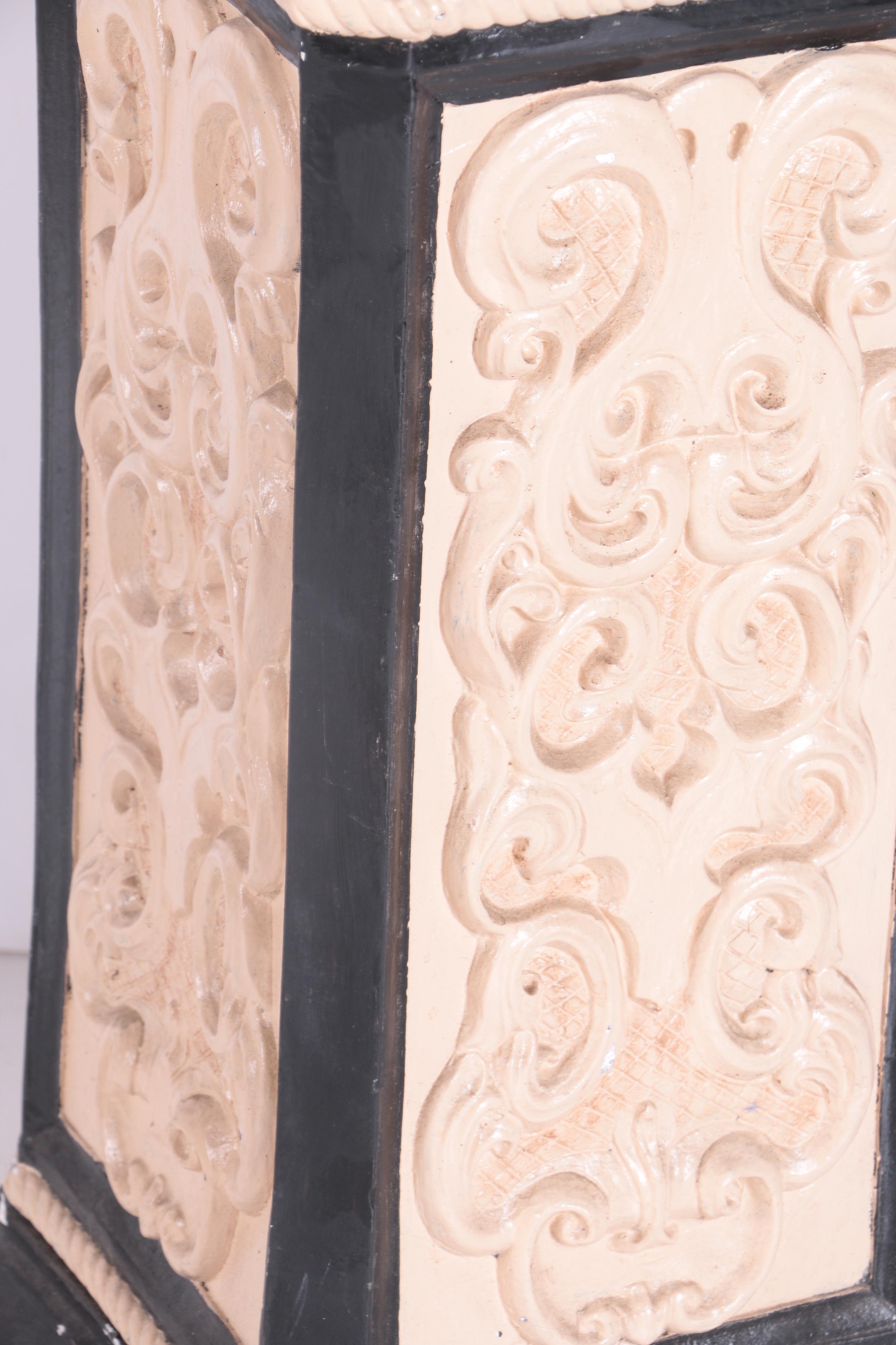 Ceramic Display Pillar