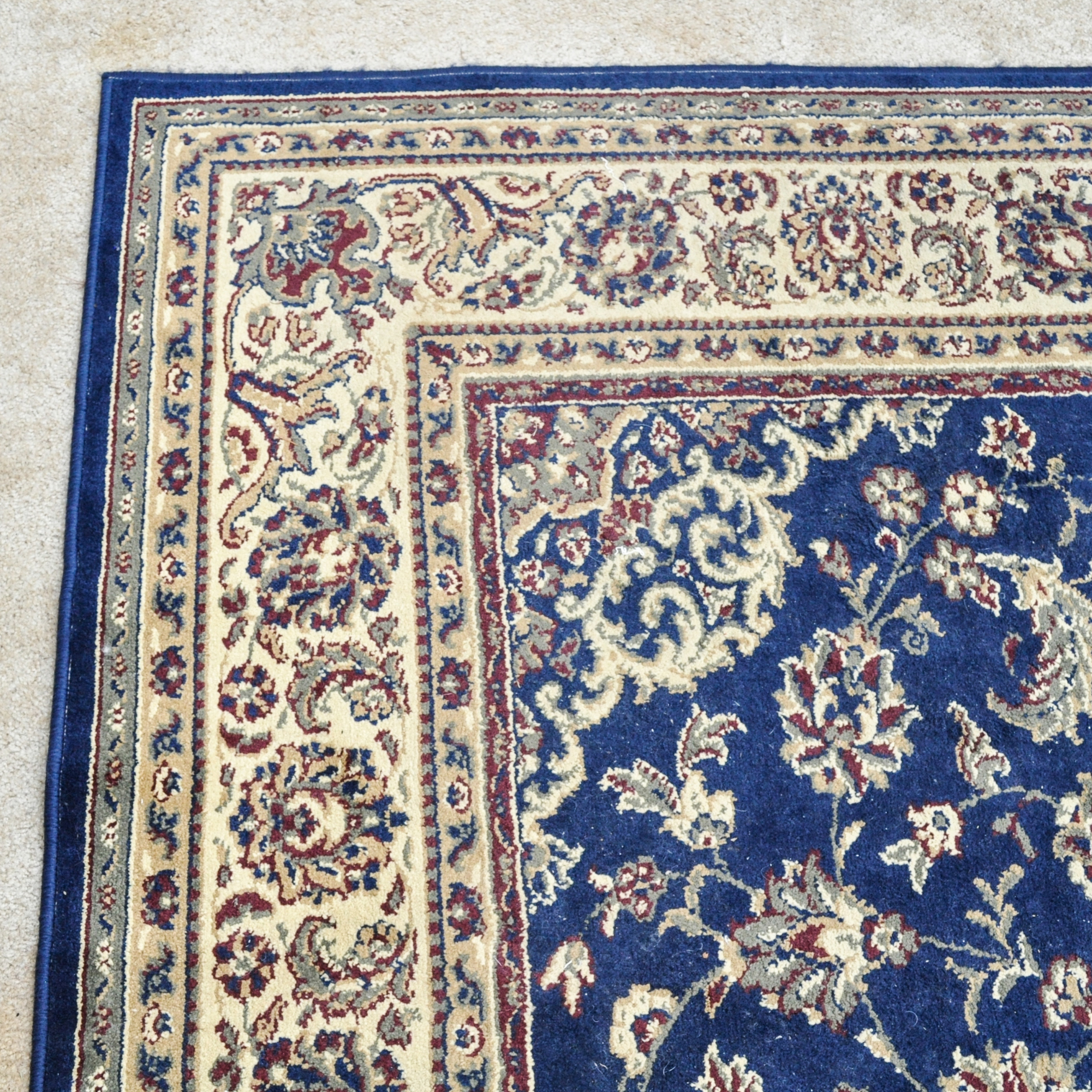 Machine Made Persian Style Area Rug