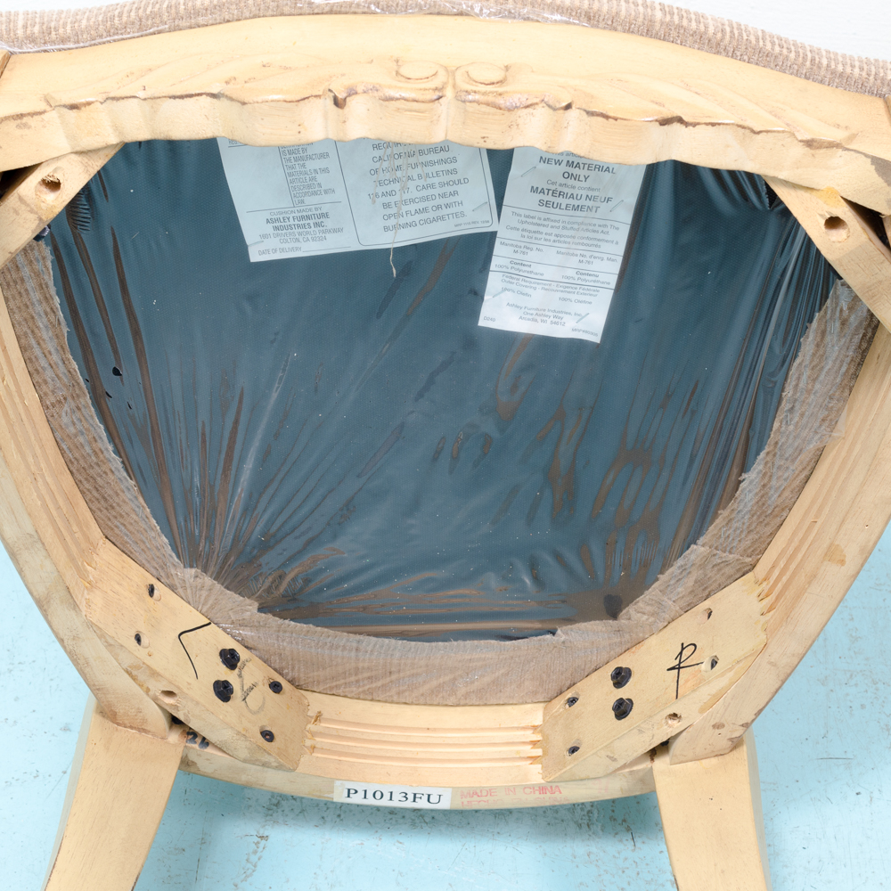 Carved Stylized Queen Anne Style Dining Table and Four Chairs