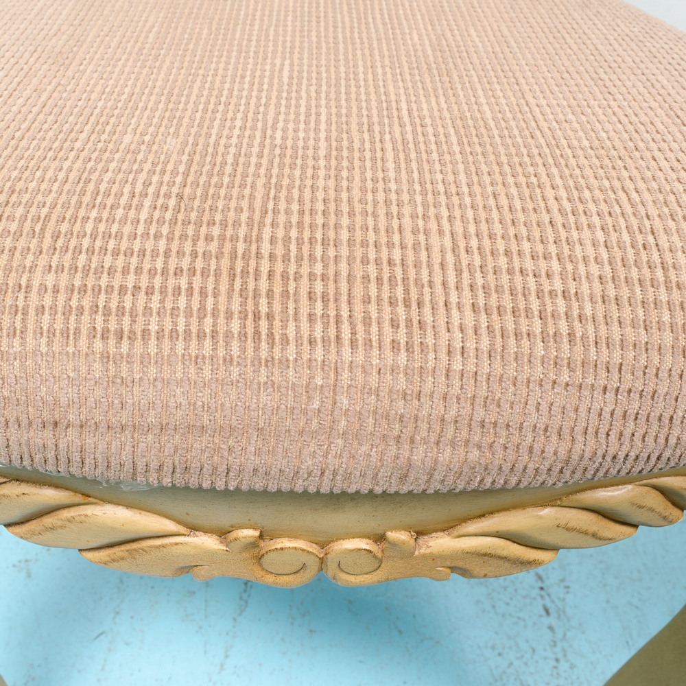 Carved Stylized Queen Anne Style Dining Table and Four Chairs