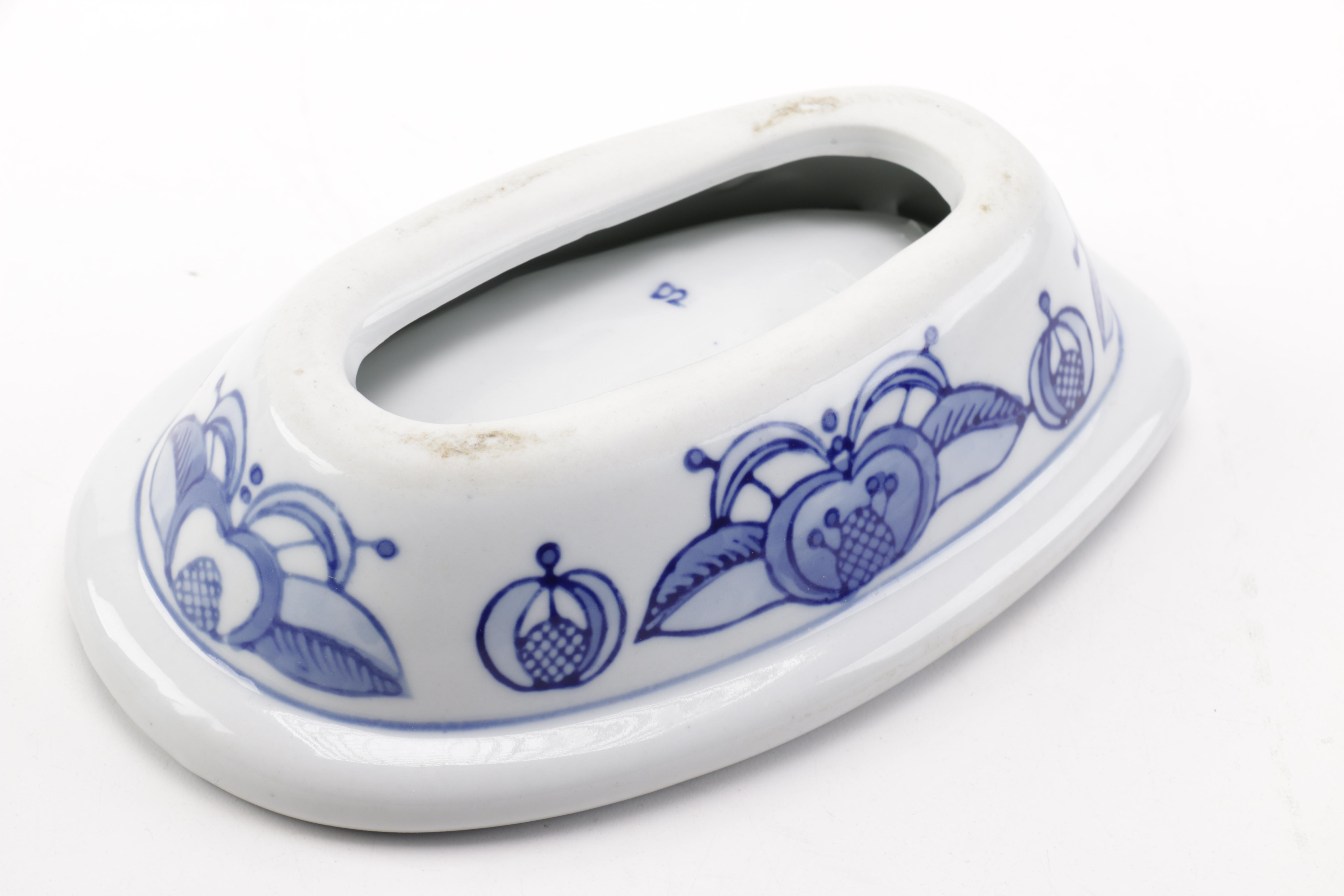 Blue Floral Motif Porcelain Bathroom Set