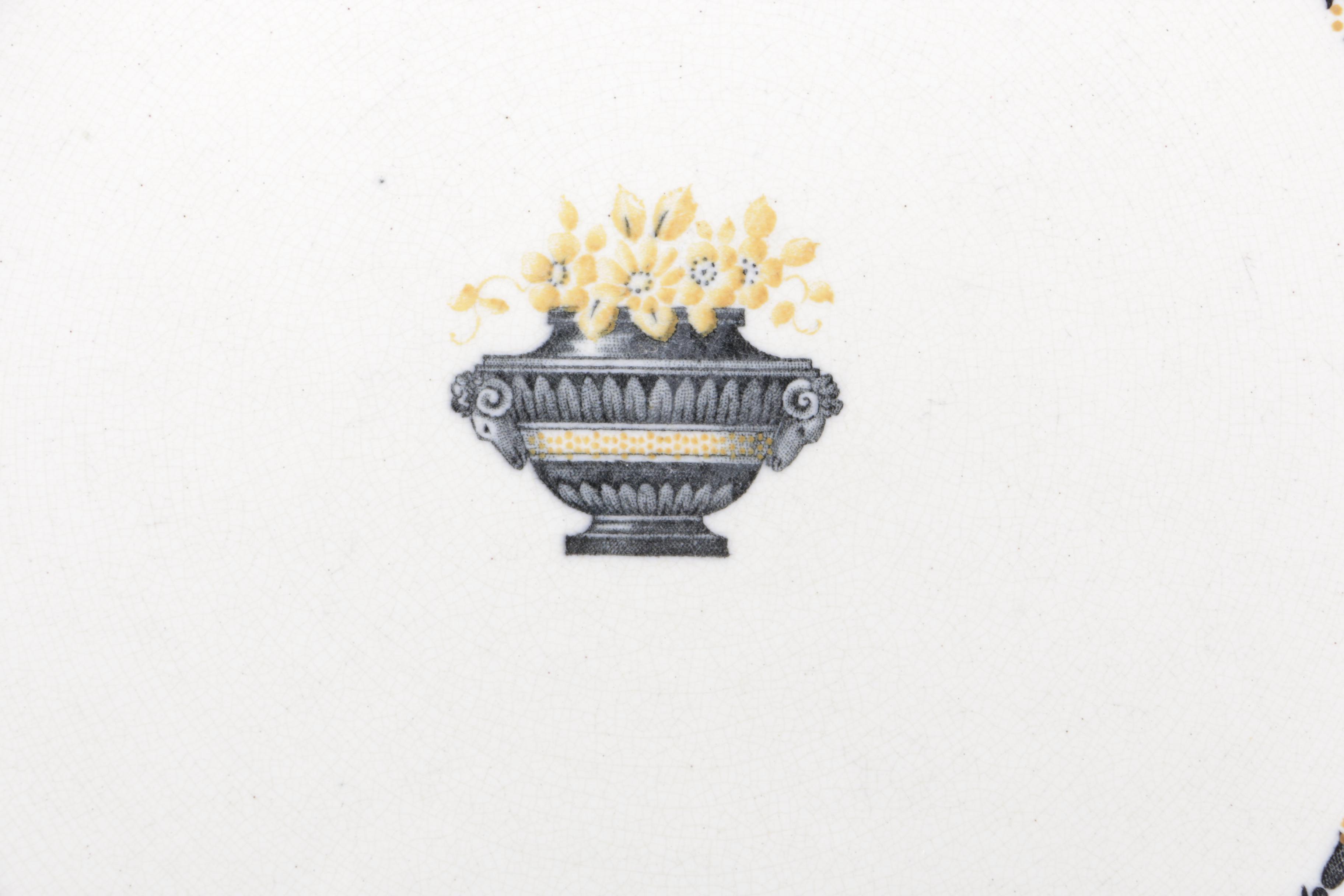 1910 Wedgwood "The Etruria" Dinner Plate