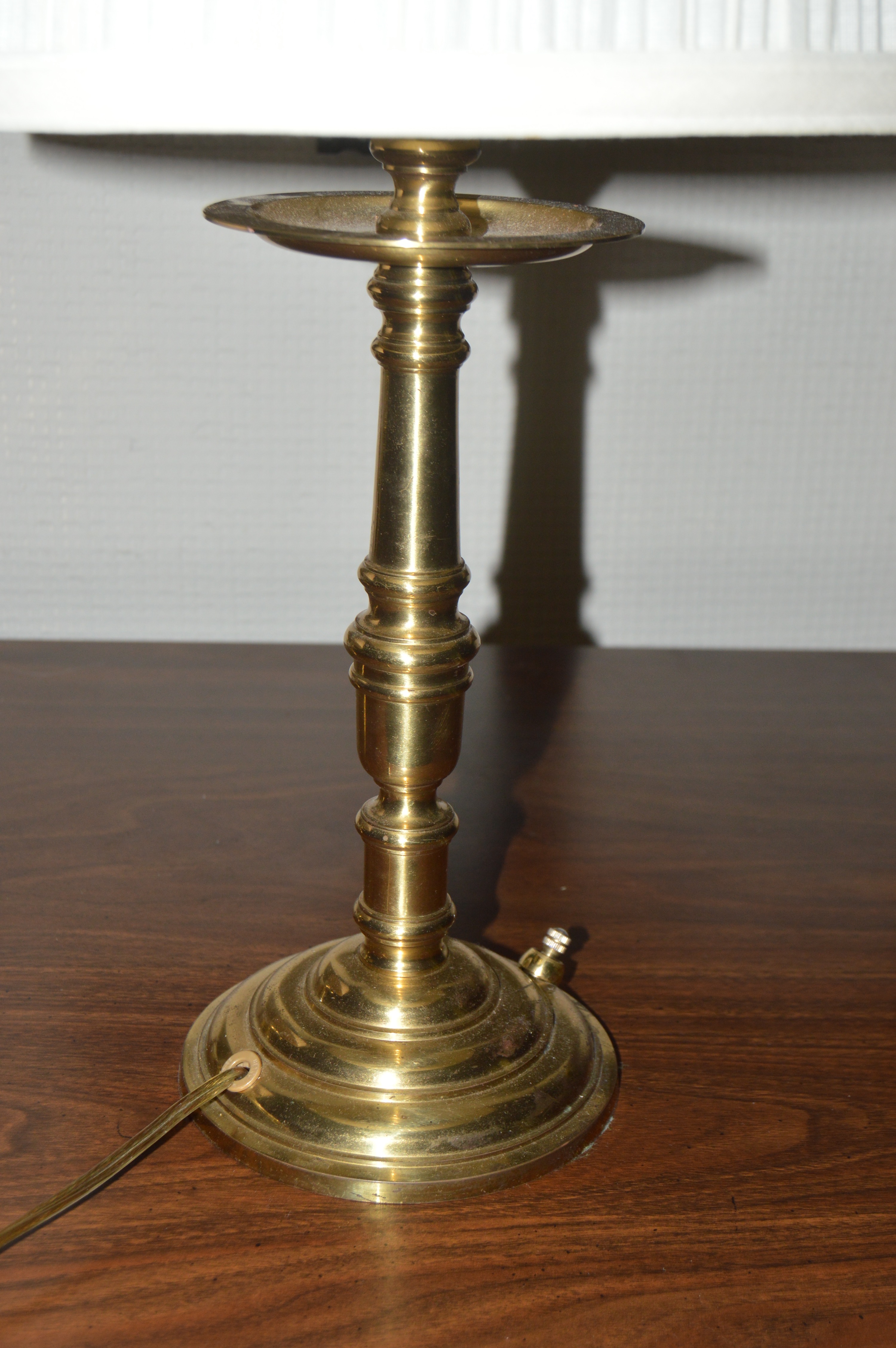 Vintage Kneehole Writing Desk and Brass Accent Lamps