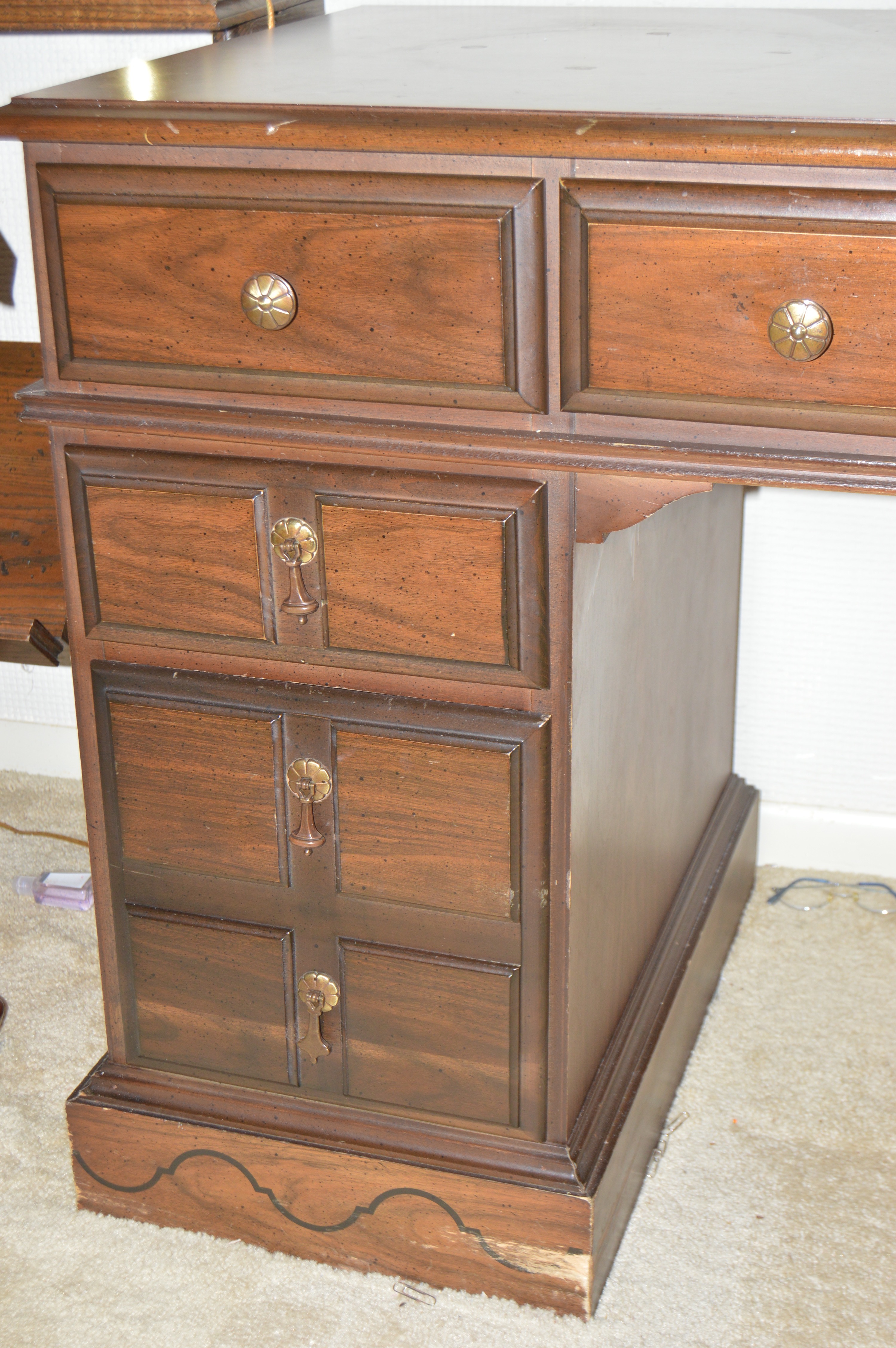 Vintage Kneehole Writing Desk and Brass Accent Lamps