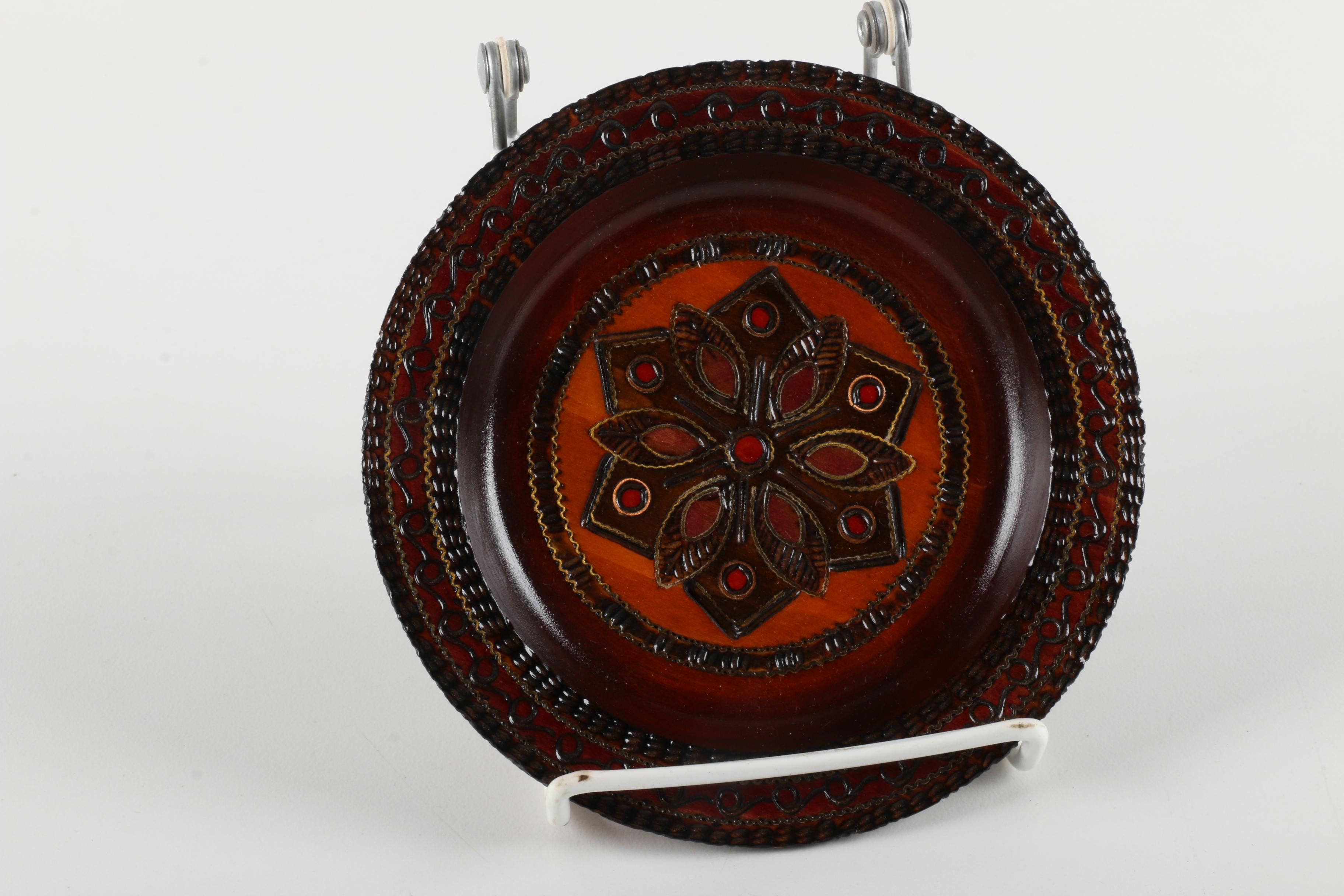 Art Glass Piece and Other Assorted Home Decor