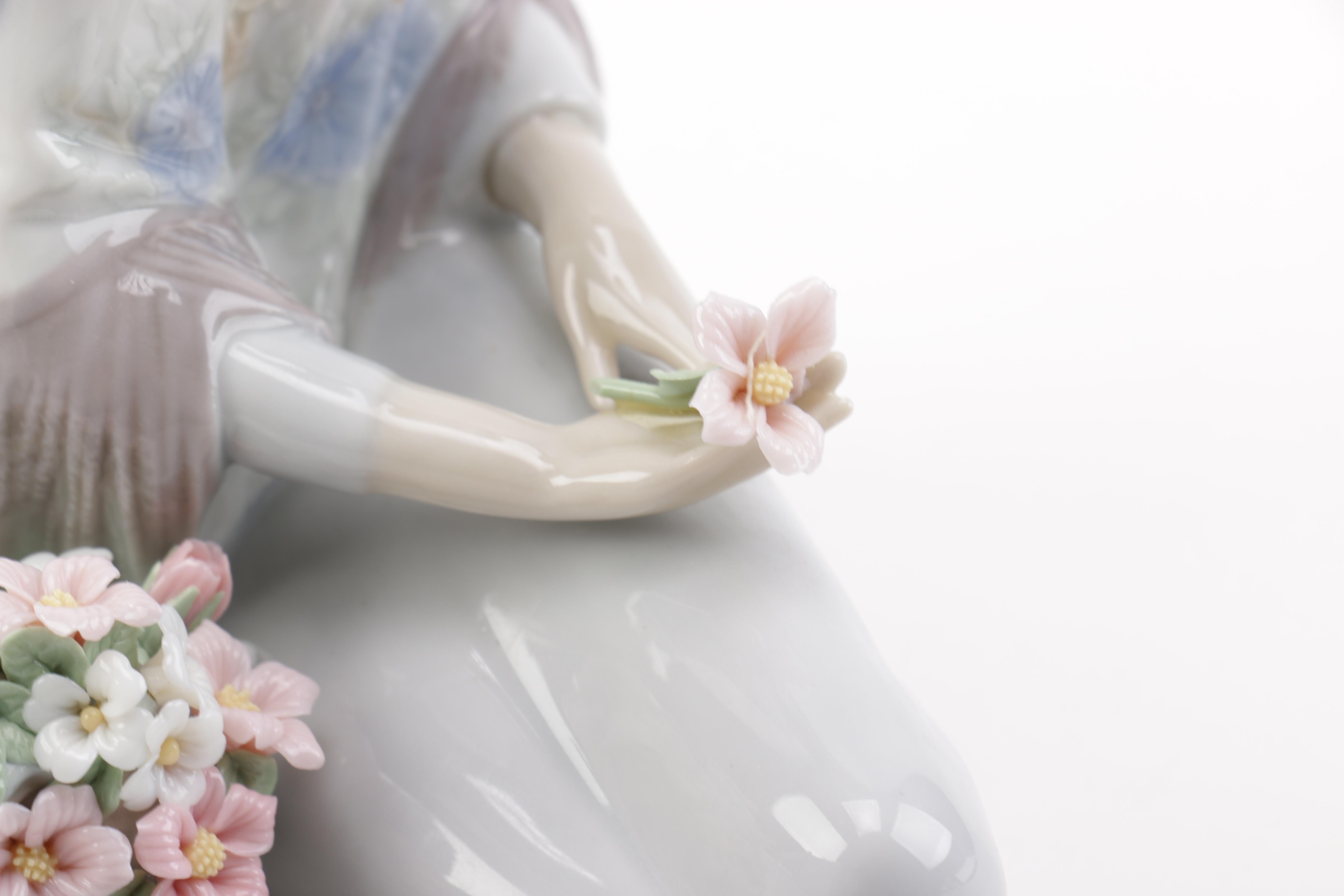 Lladró "Flowers Song" Porcelain Figurine
