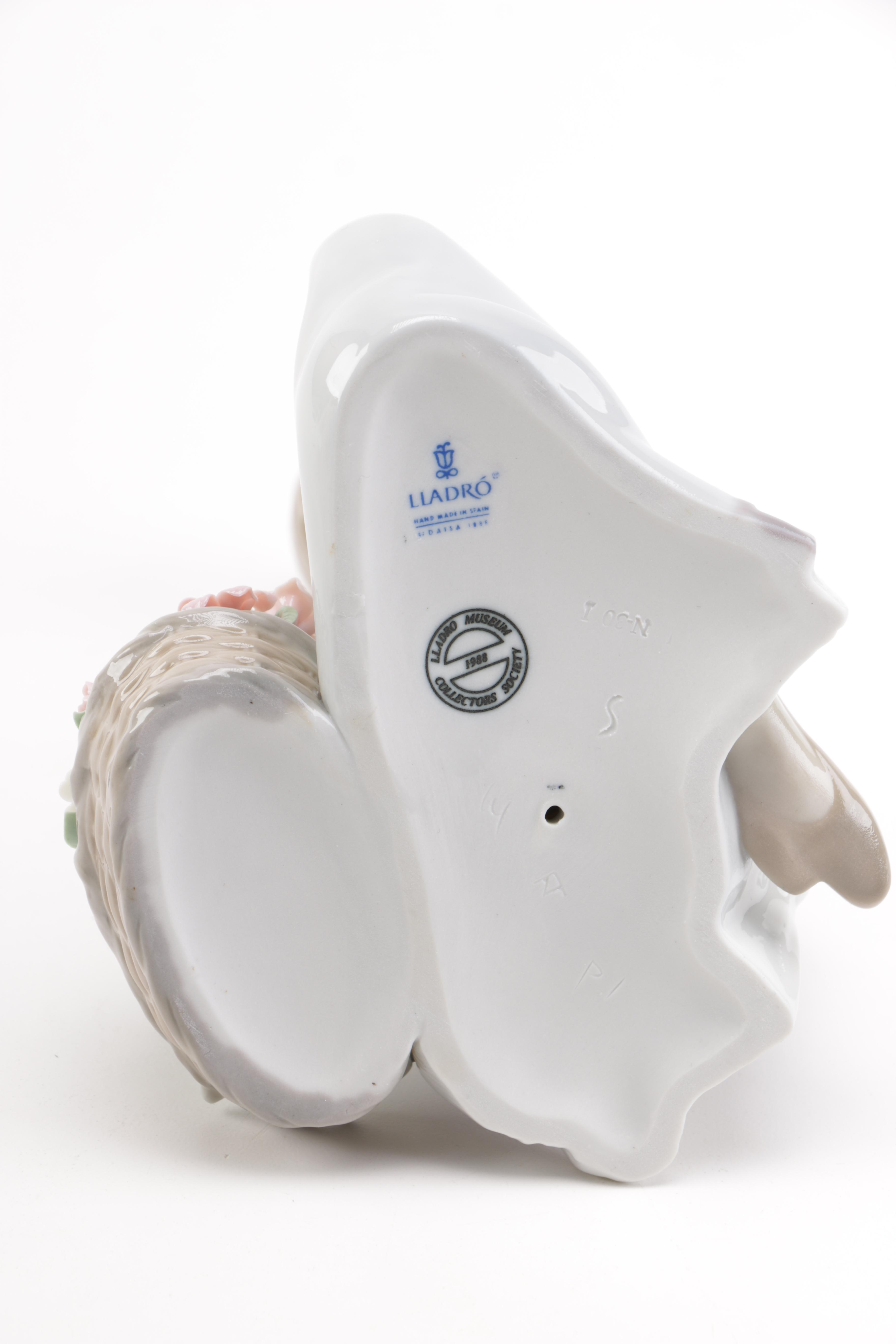 Lladró "Flowers Song" Porcelain Figurine