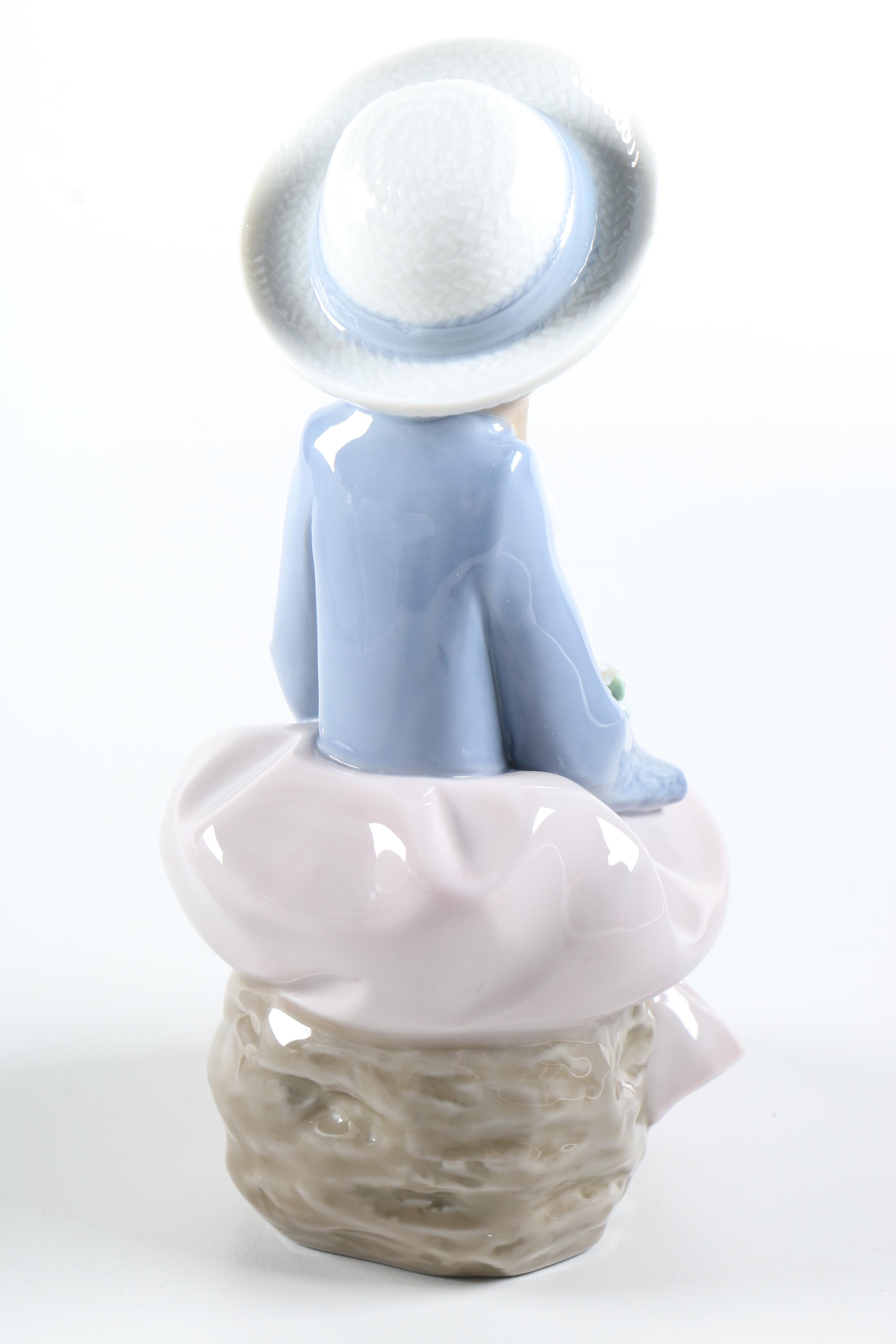 Lladro "Pretty and Prim" Figurine #5554