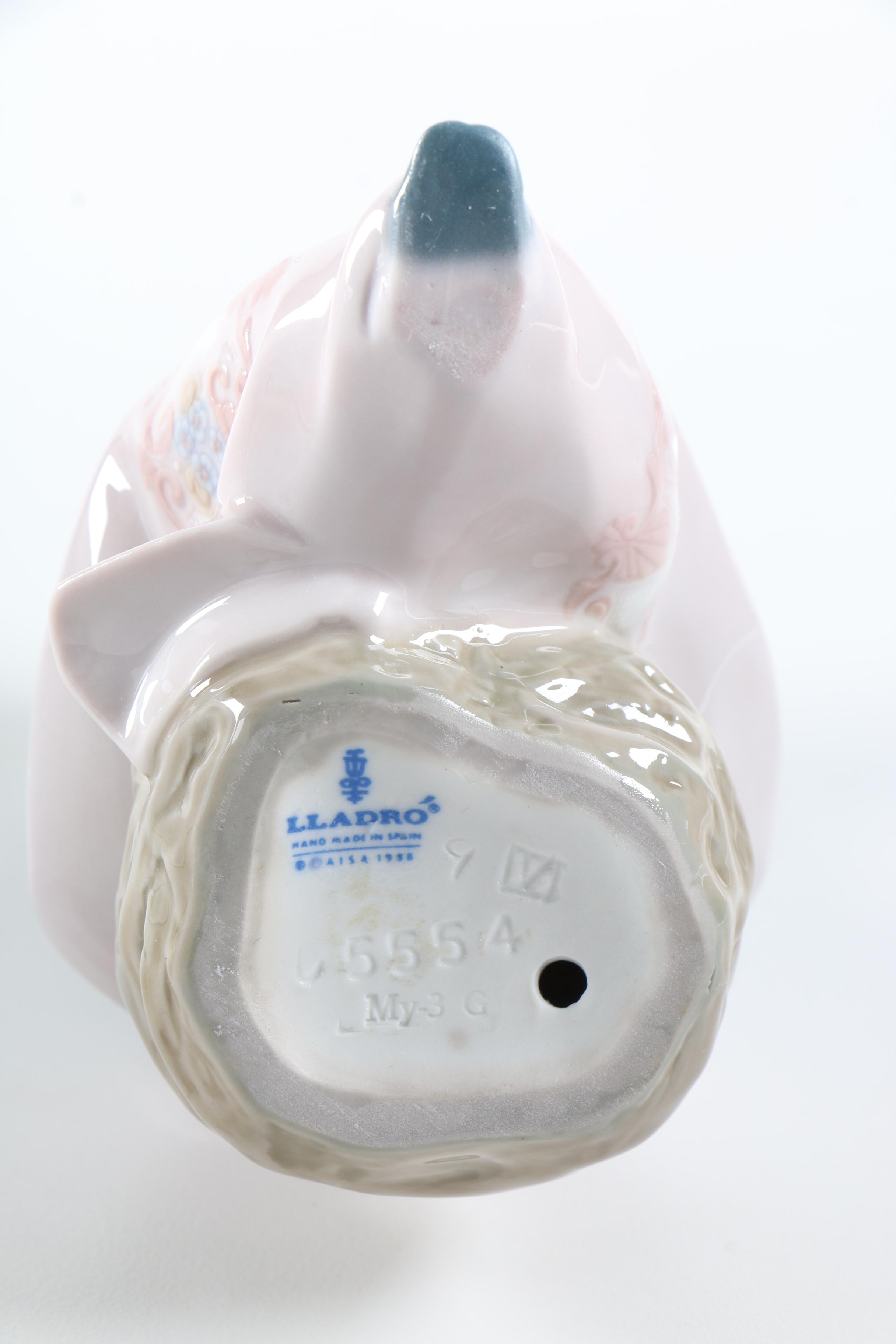 Lladro "Pretty and Prim" Figurine #5554