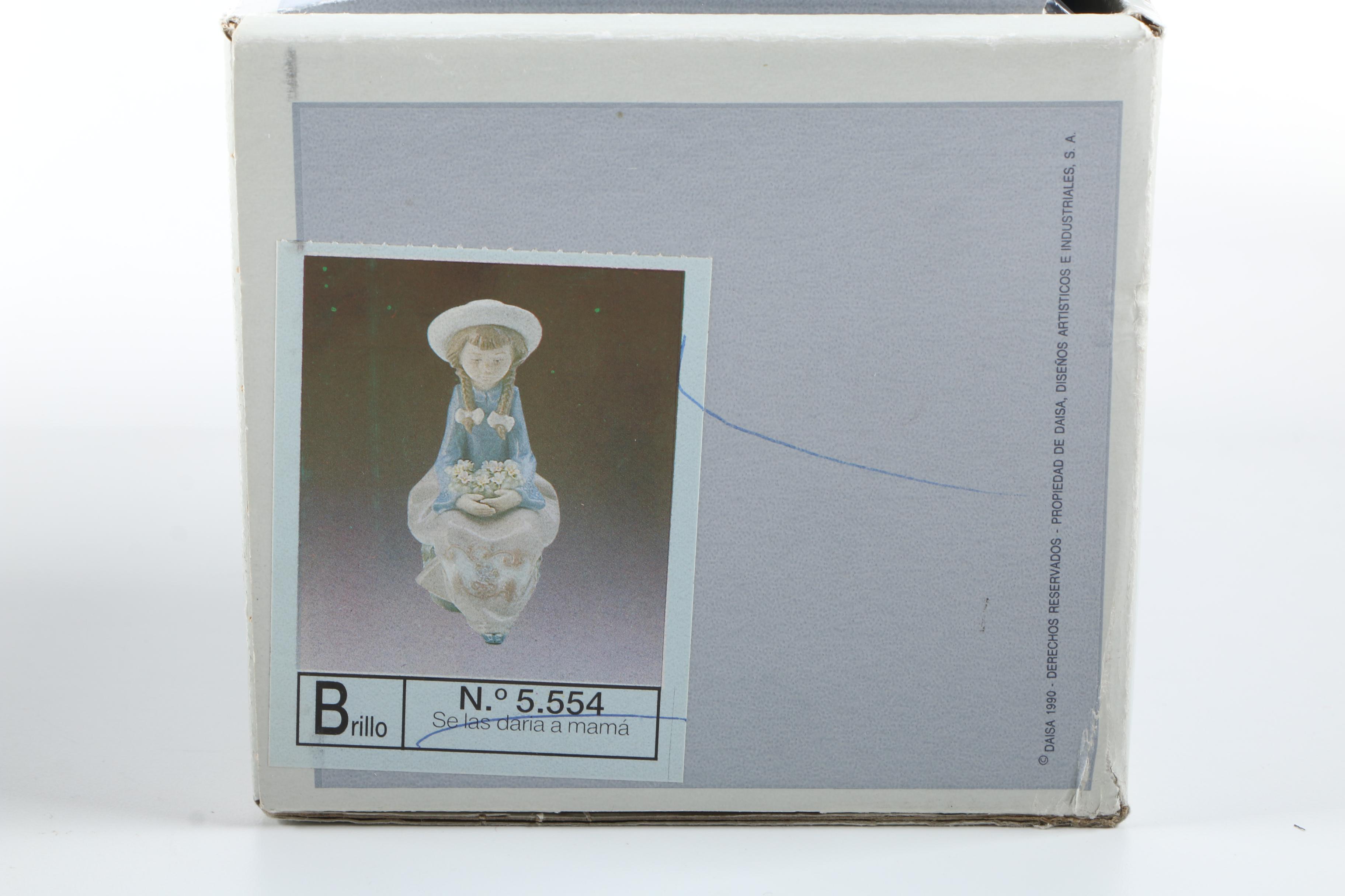 Lladro "Pretty and Prim" Figurine #5554