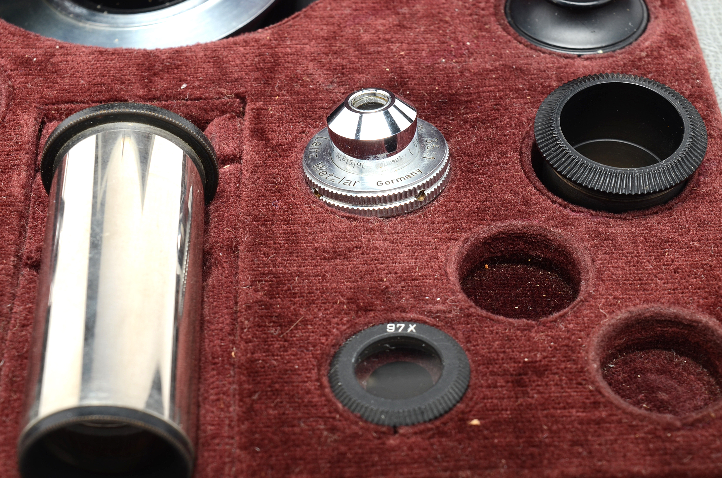 Microscope Lenses and Oculars