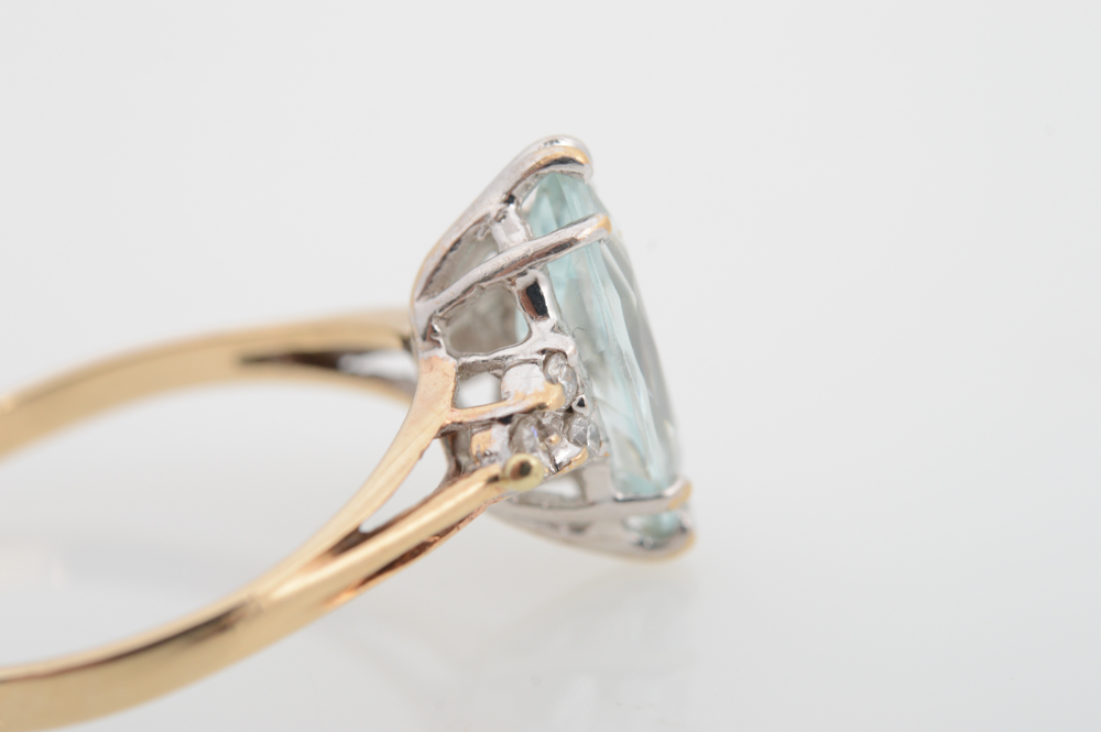 10K Yellow Gold Aquamarine and Diamond Ring