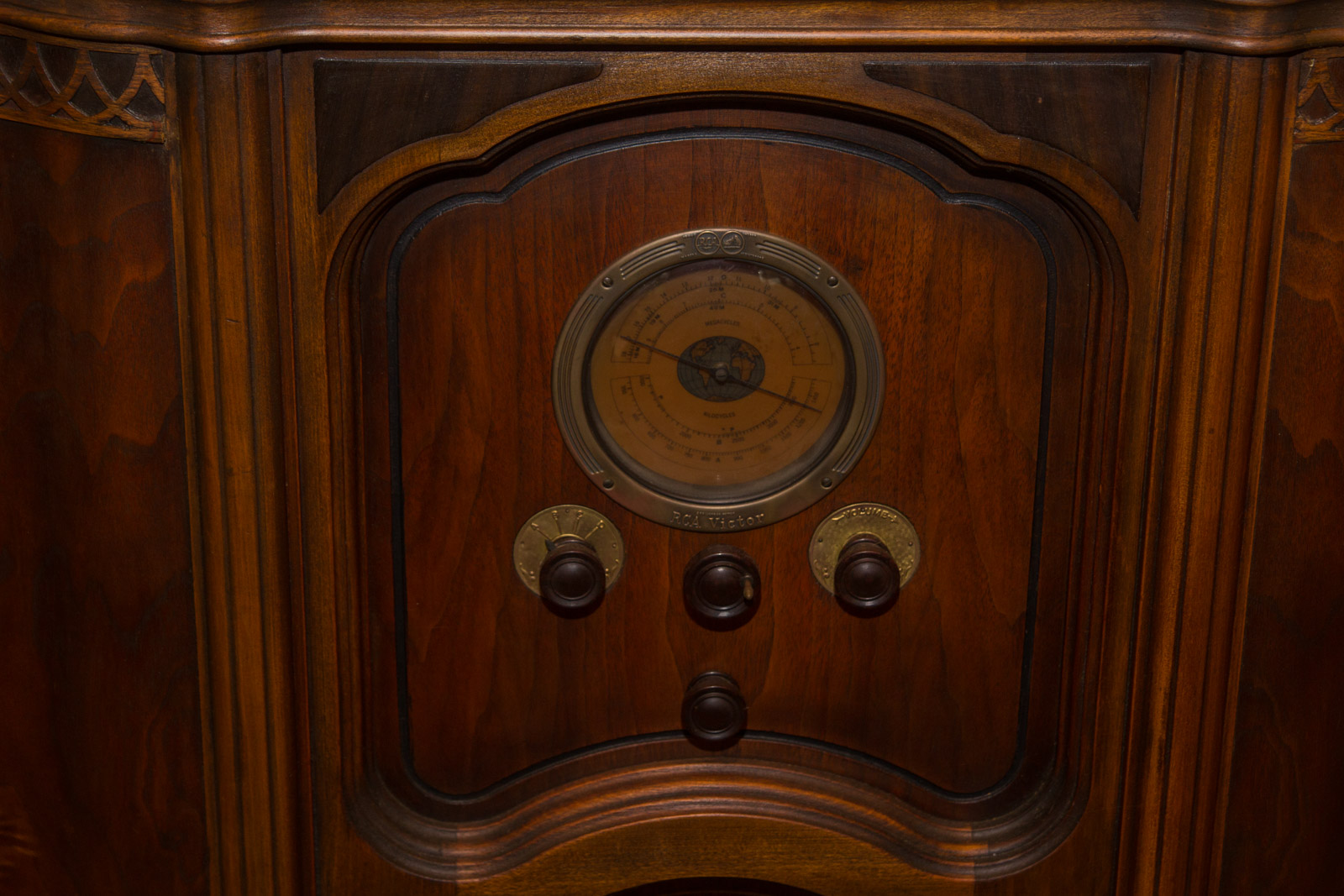 1933 Model 240 RCA Radio Cabinet