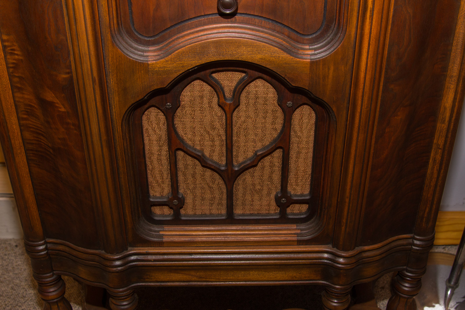 1933 Model 240 RCA Radio Cabinet