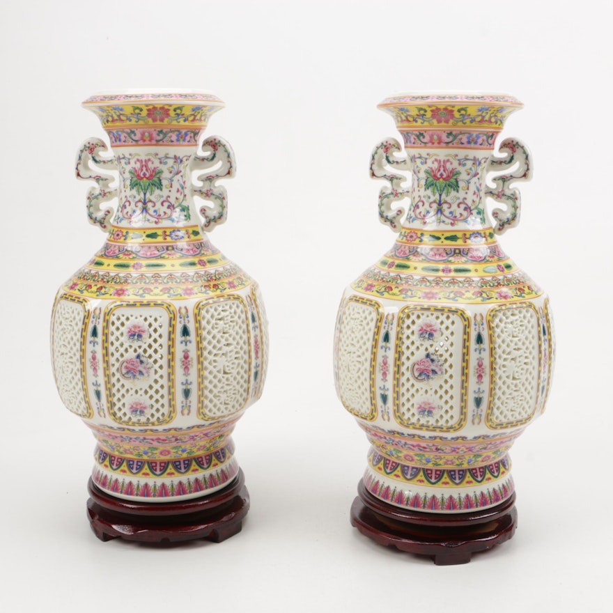 Chinese Porcelain Vase Pair