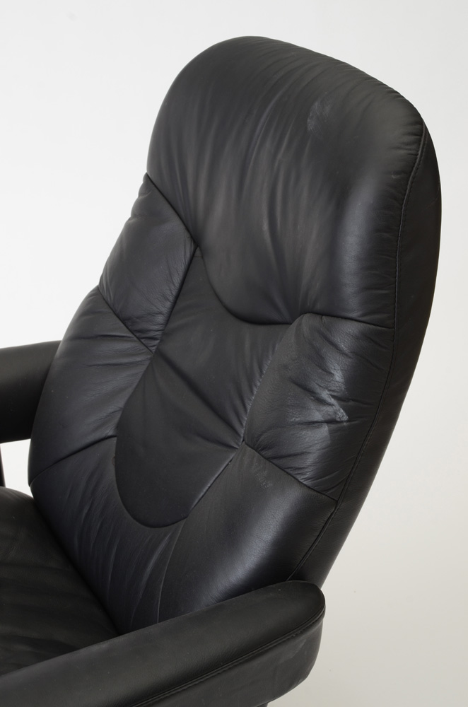 Black Leather "Stressless" Adjustable Chair and Ottoman by Ekornes / Norway