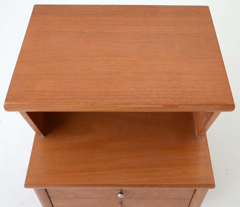 Pair of Mid Century Modern Nightstands