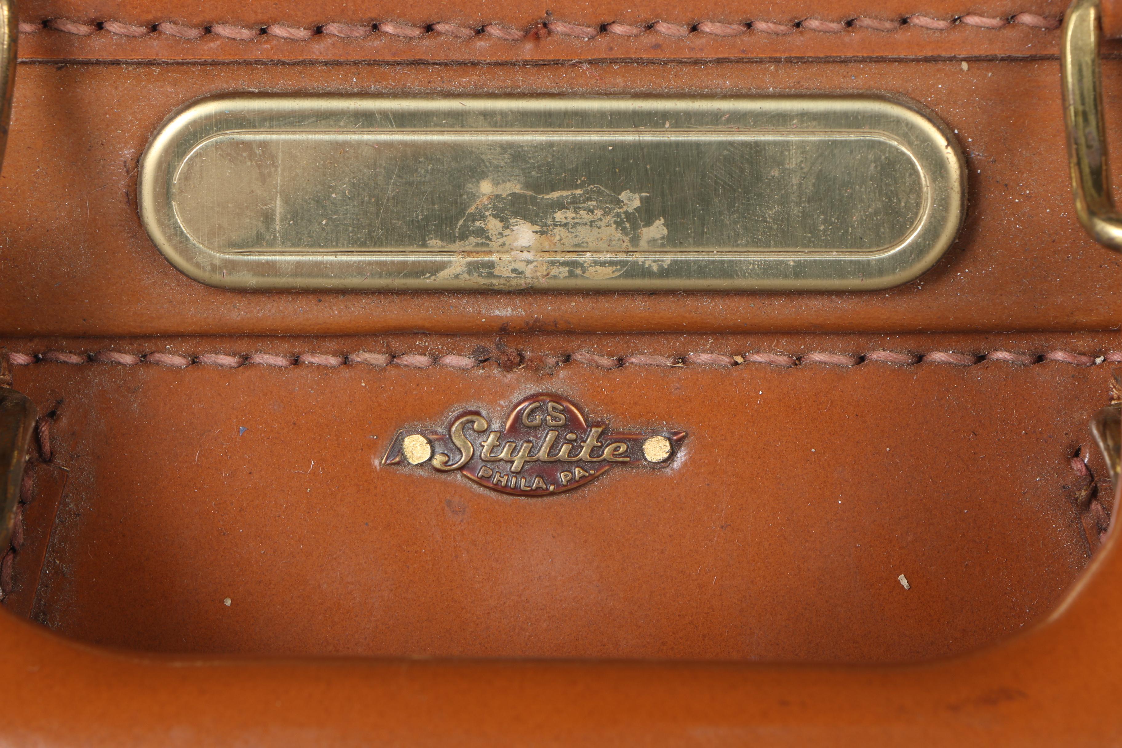 Vintage Suitcase by Stylite