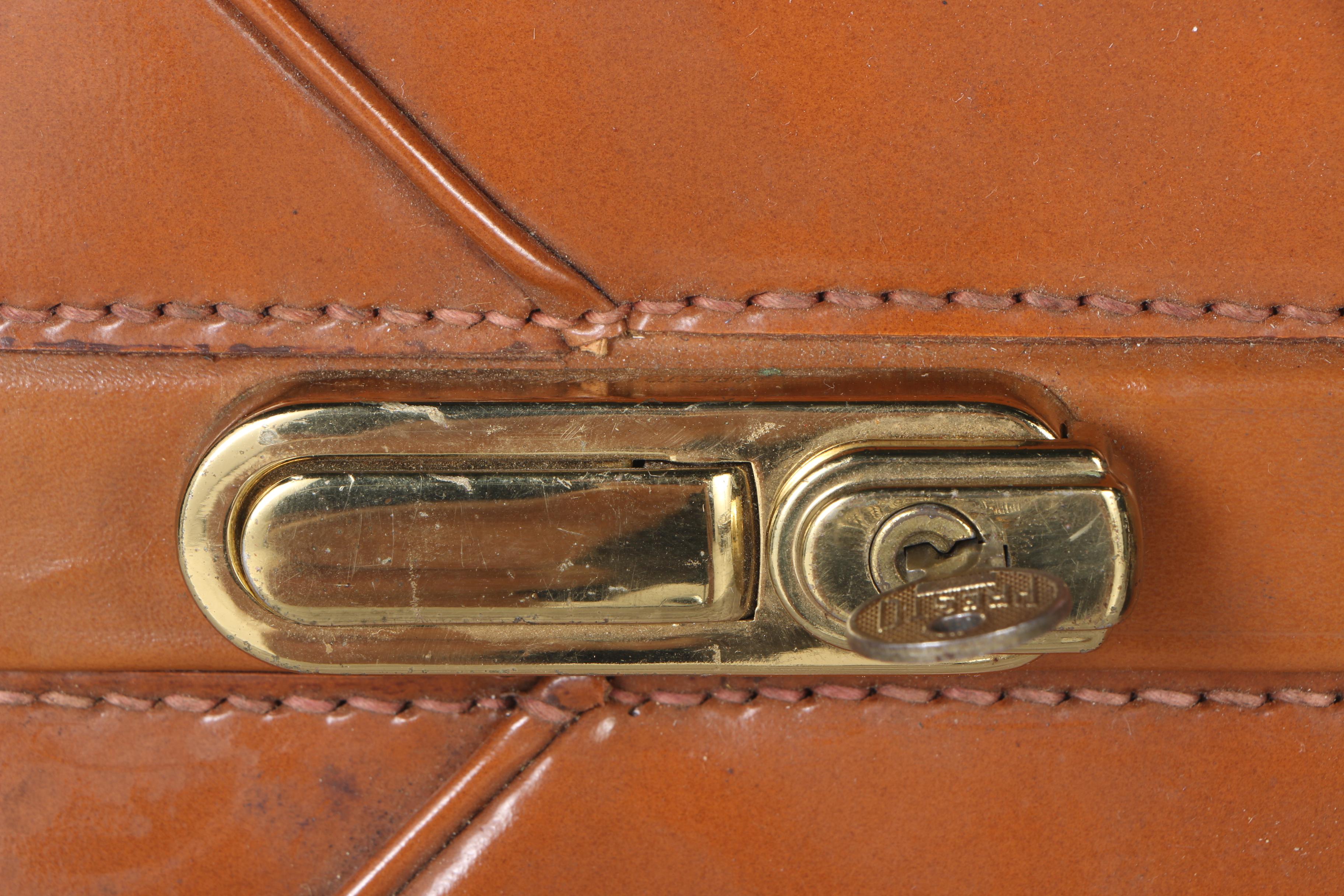 Vintage Suitcase by Stylite