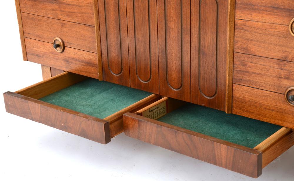 Mid Century Modern Lane "Sweetheart" Cedar Chest