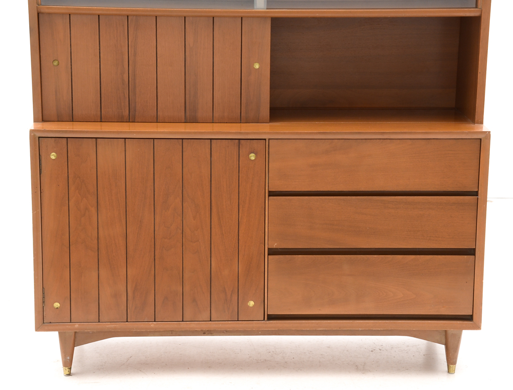 Kroehler Mid Century Modern China Cabinet