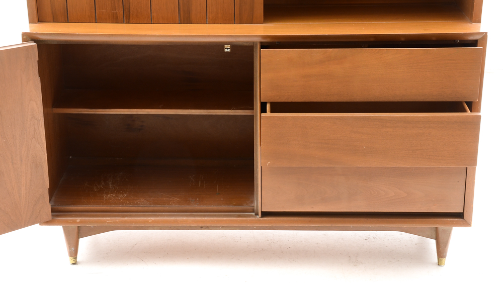 Kroehler Mid Century Modern China Cabinet