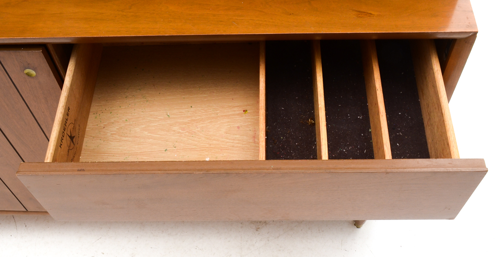 Kroehler Mid Century Modern China Cabinet