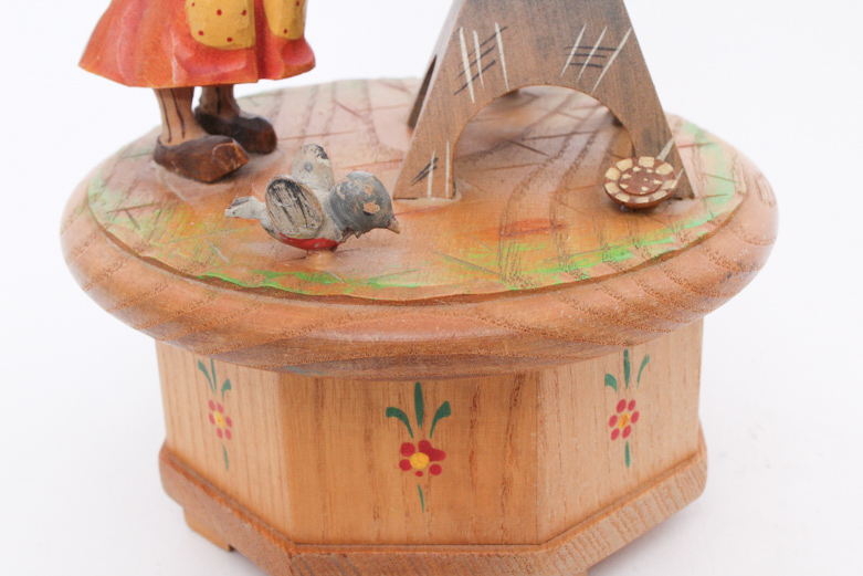 Vintage Anri Music Box with Thorens Swiss Musical Movement EBTH