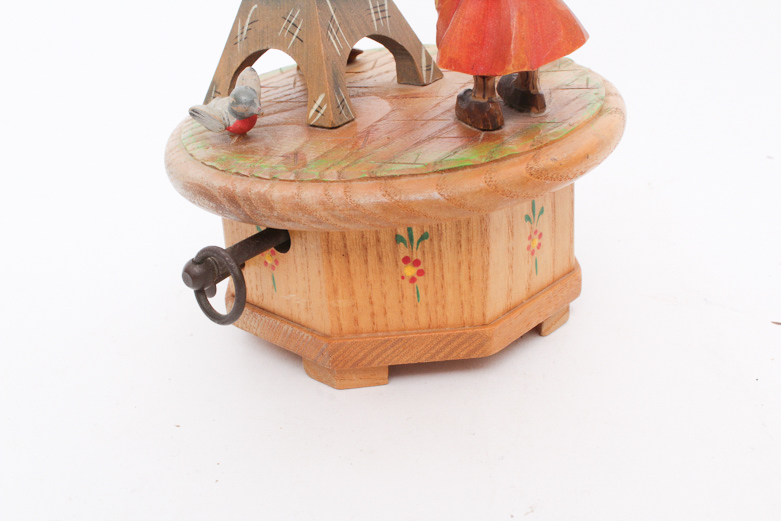 Vintage Anri Music Box with Thorens Swiss Musical Movement EBTH