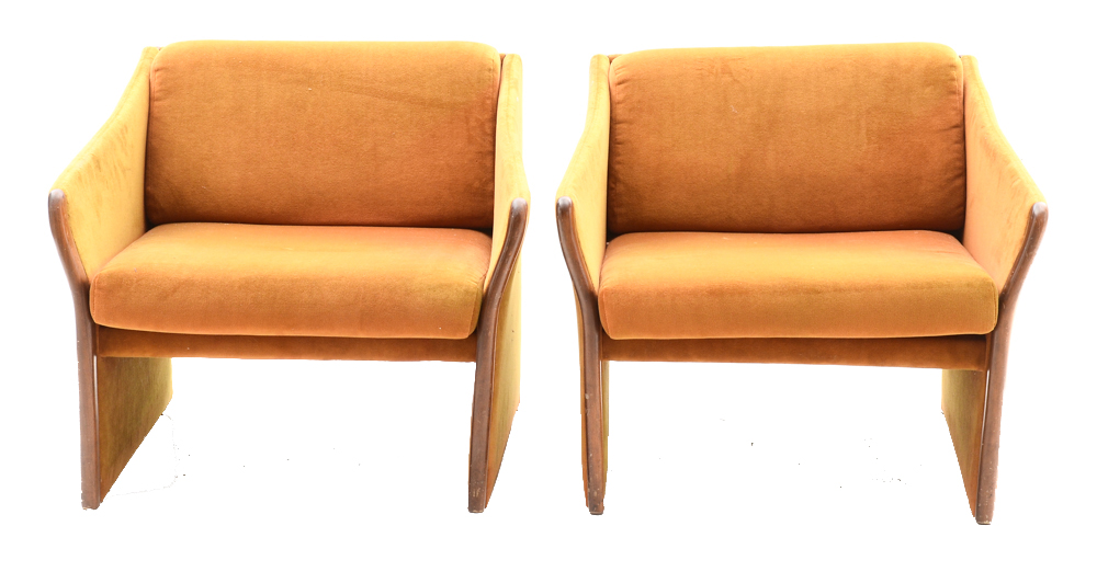 Pair of Vintage Club Chairs by Brayton International