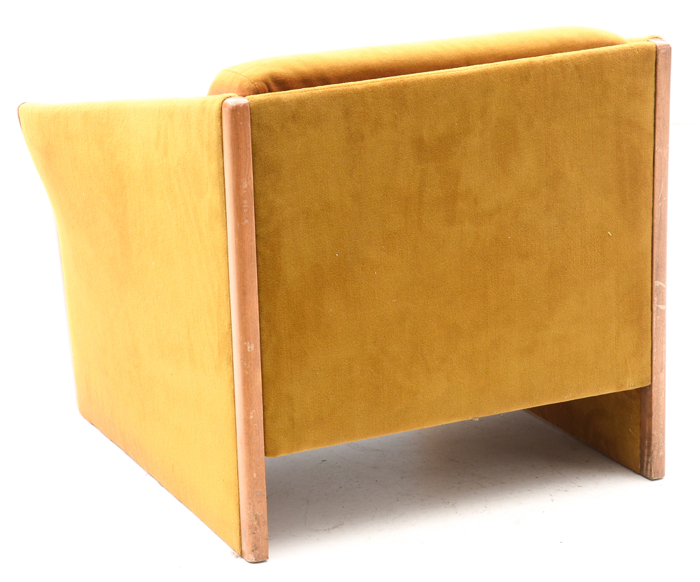 Pair of Vintage Club Chairs by Brayton International