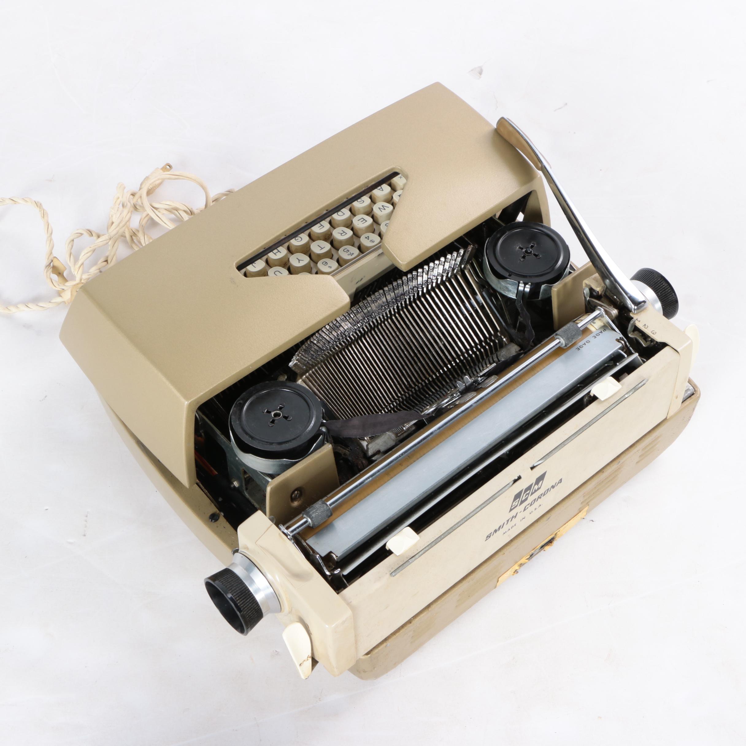 Smith Corona Electric Typewriter with Carrying Case