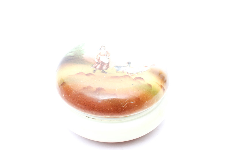 Porcelain Decor Featuring Schramberg Majolika