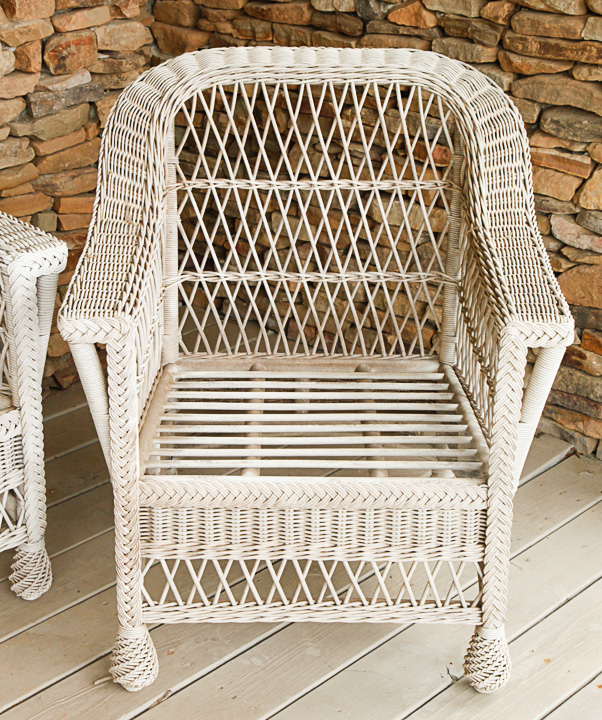 Vintage White Wicker Patio Furniture Set