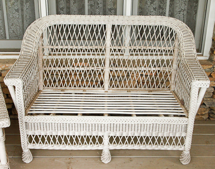 Vintage White Wicker Patio Furniture Set